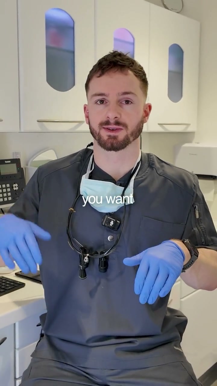 Dr Alex Hadley explaining the difference between bonding and veneers